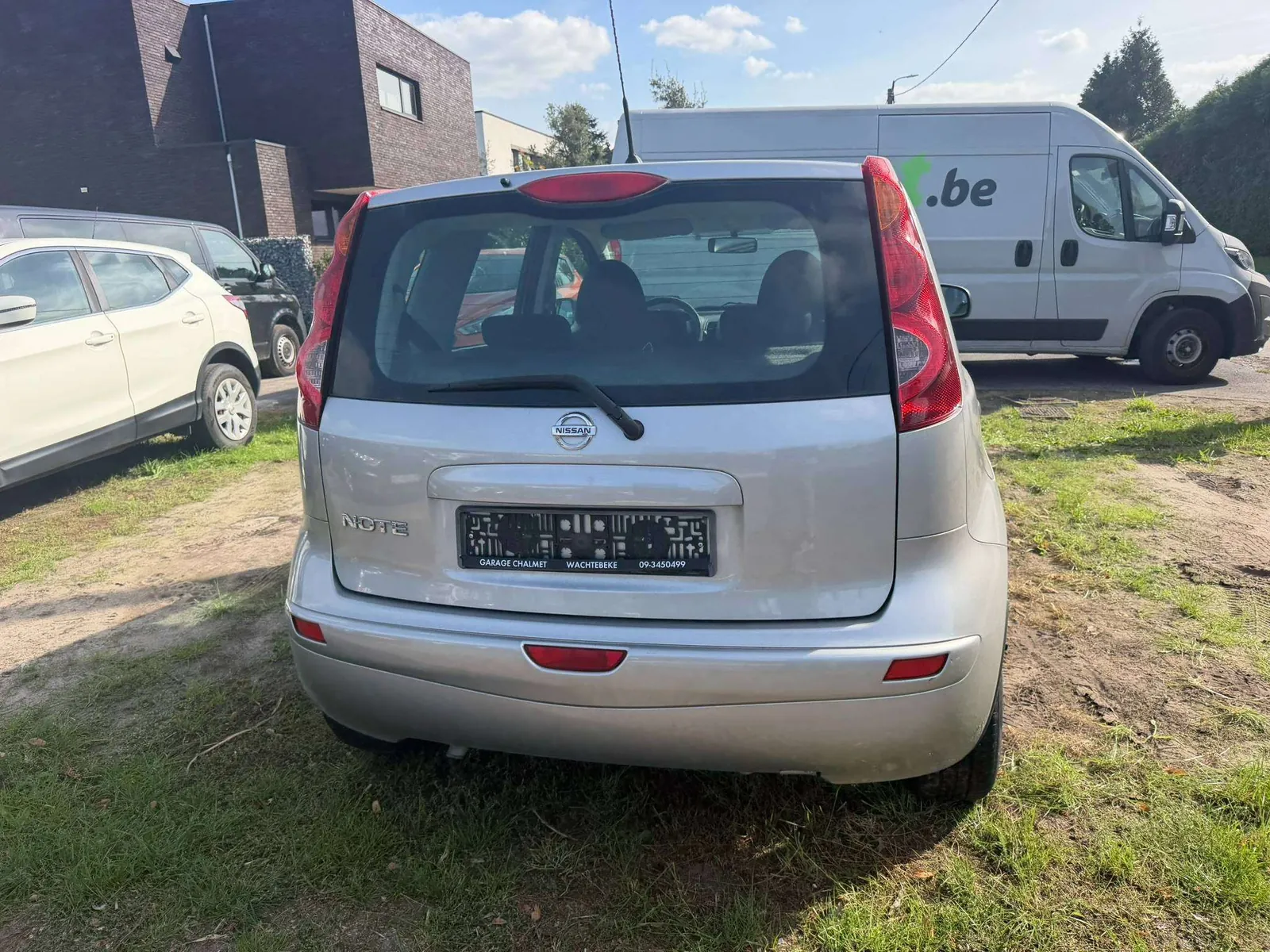 Nissan Note 2012 photo 4