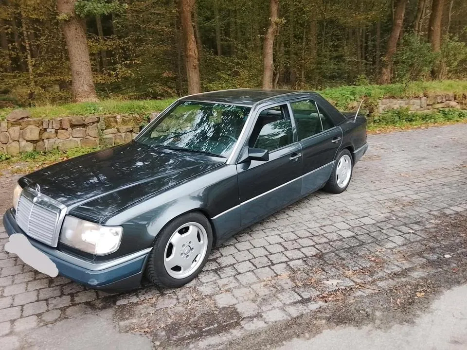 Mercedes-Benz 200E