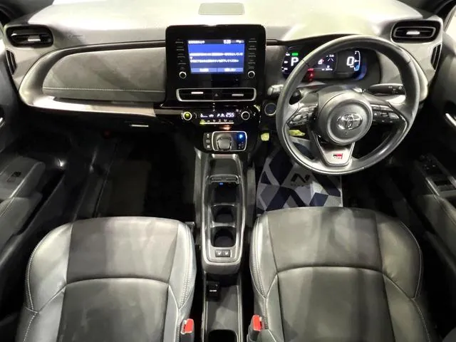 Toyota Aqua Gr Sport 2023 photo 2