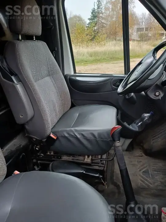 Ford Transit 2002 photo 2