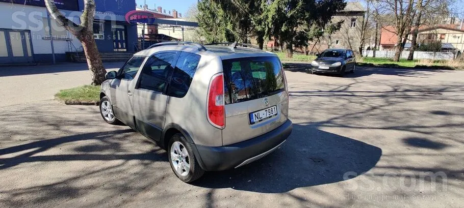 Skoda Roomster 2012 photo 3