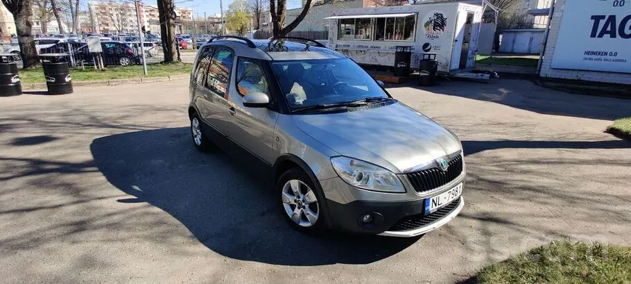 Skoda Roomster 2012 photo 2