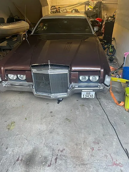 Lincoln Continental 1972 photo 2