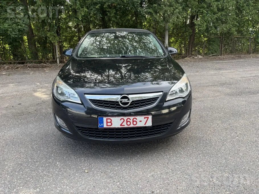 Opel Astra 2011 photo 4