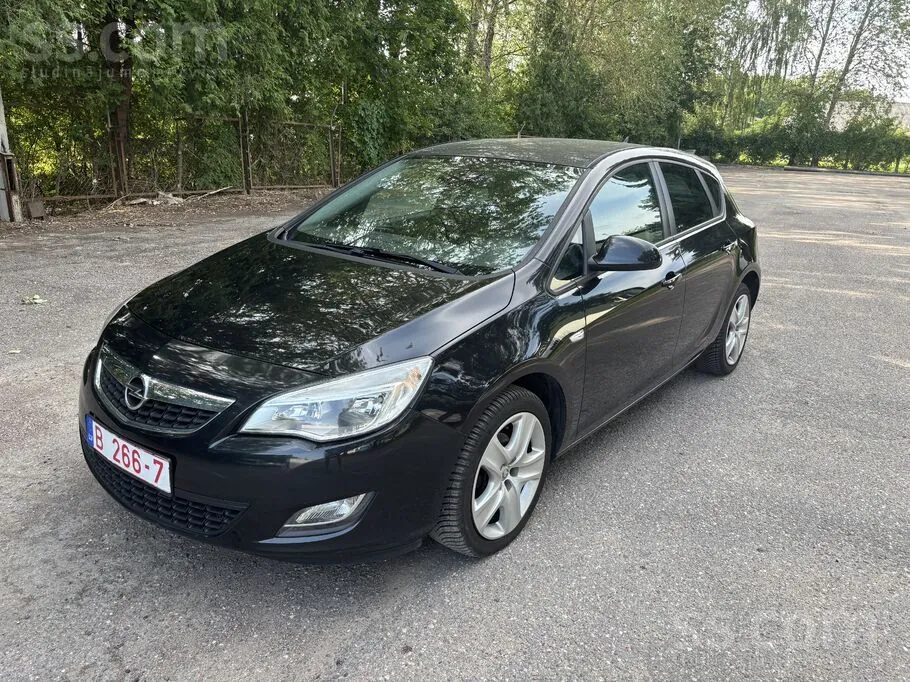Opel Astra 2011 photo 3