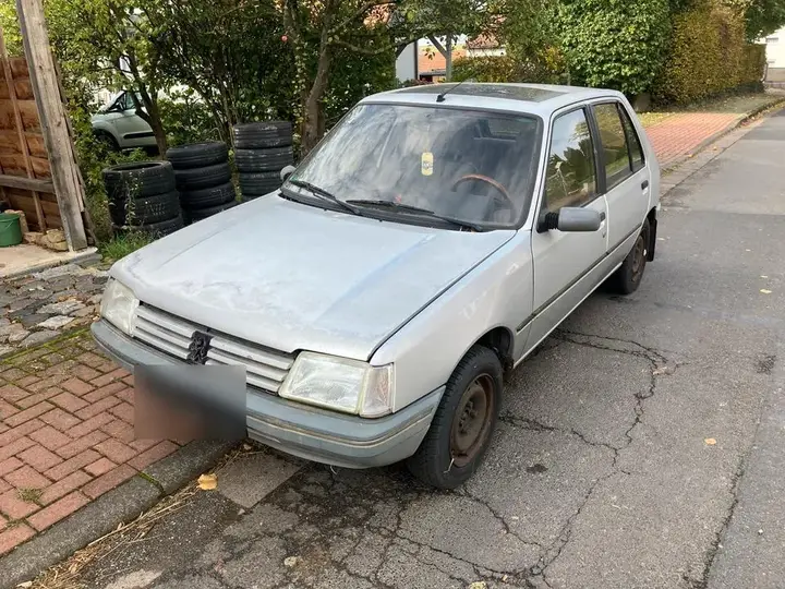 Peugeot 205