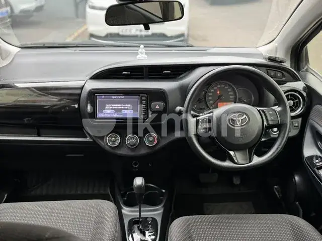 Toyota Vitz 2017 photo 3