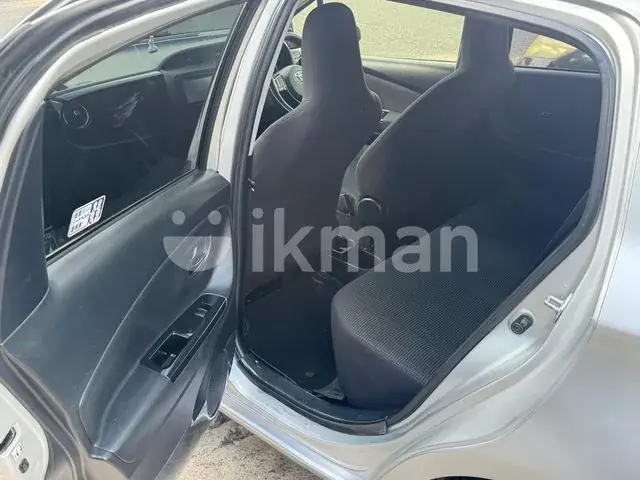 Toyota Vitz 2017 photo 4