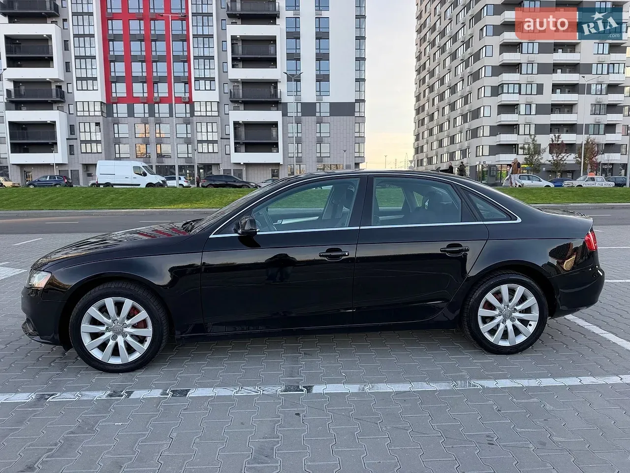 Audi A4 2011 photo 2