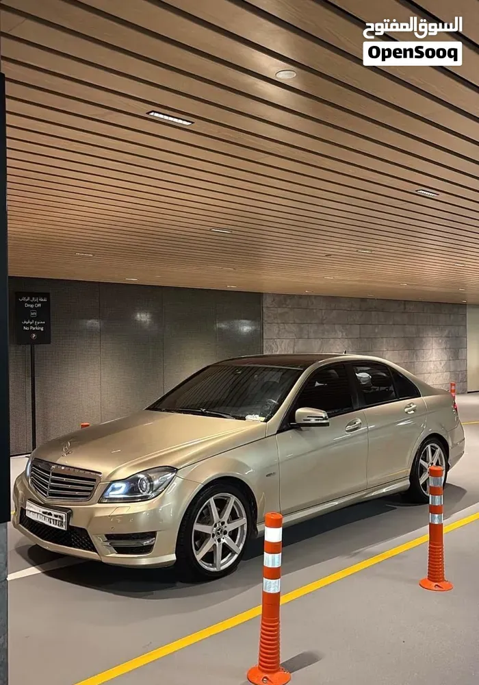 Mercedes-Benz C-Class 2012 photo 2
