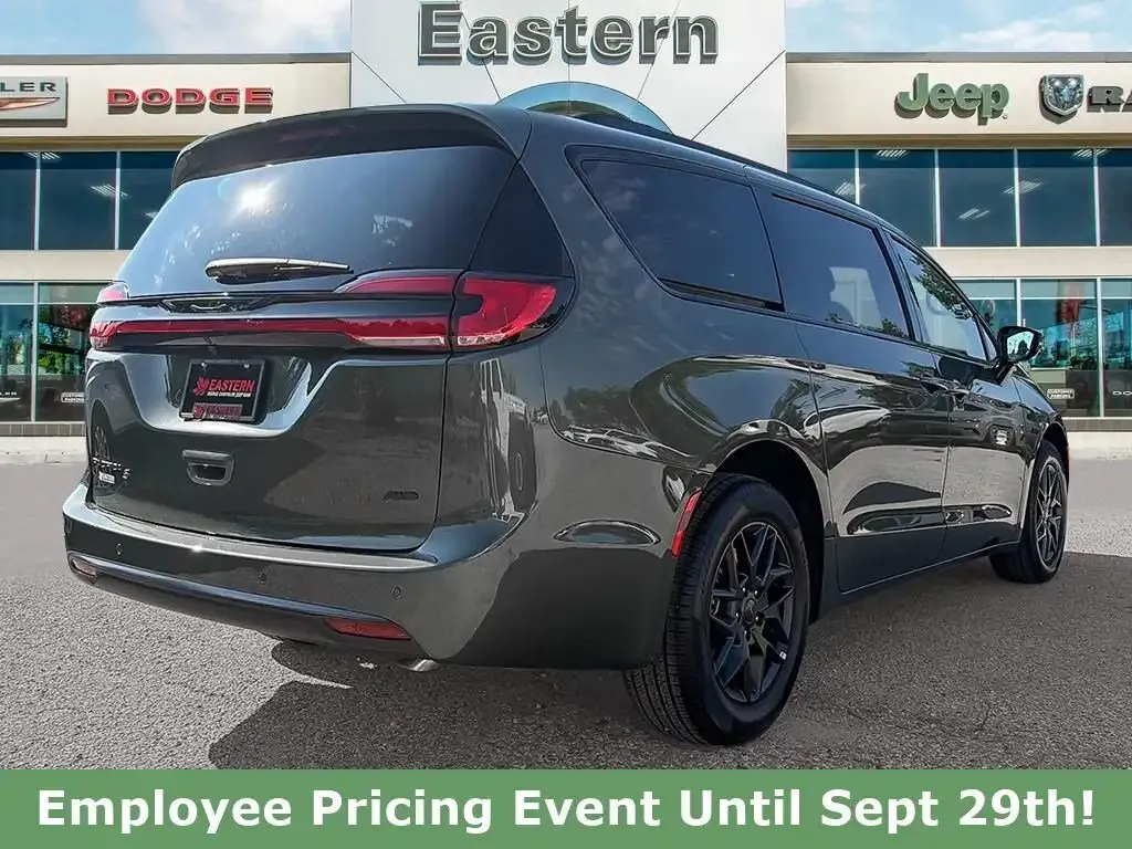 Chrysler Pacifica 2027 photo 5