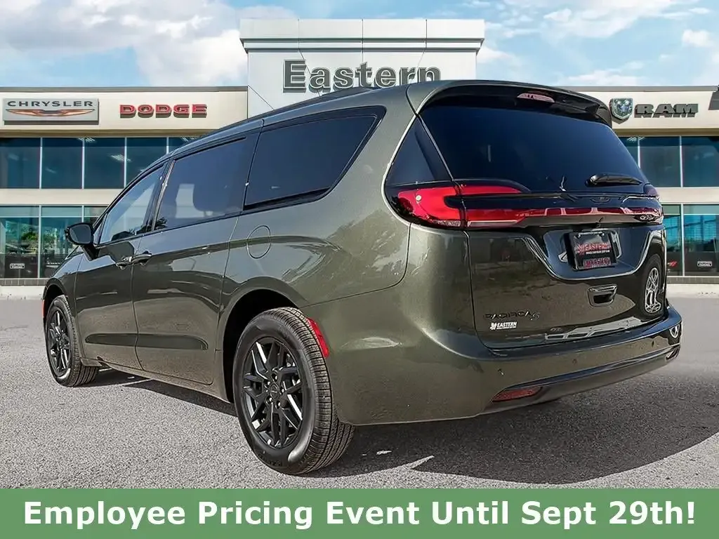 Chrysler Pacifica 2027 photo 3