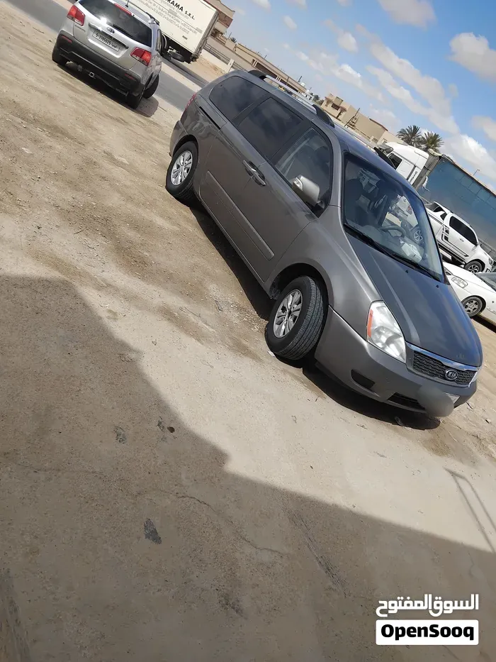 Kia Sedona 2011 photo 2