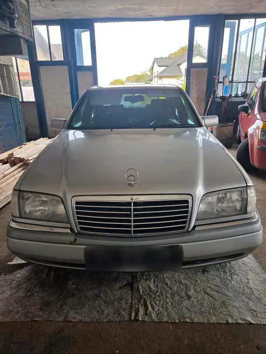Mercedes-Benz C180