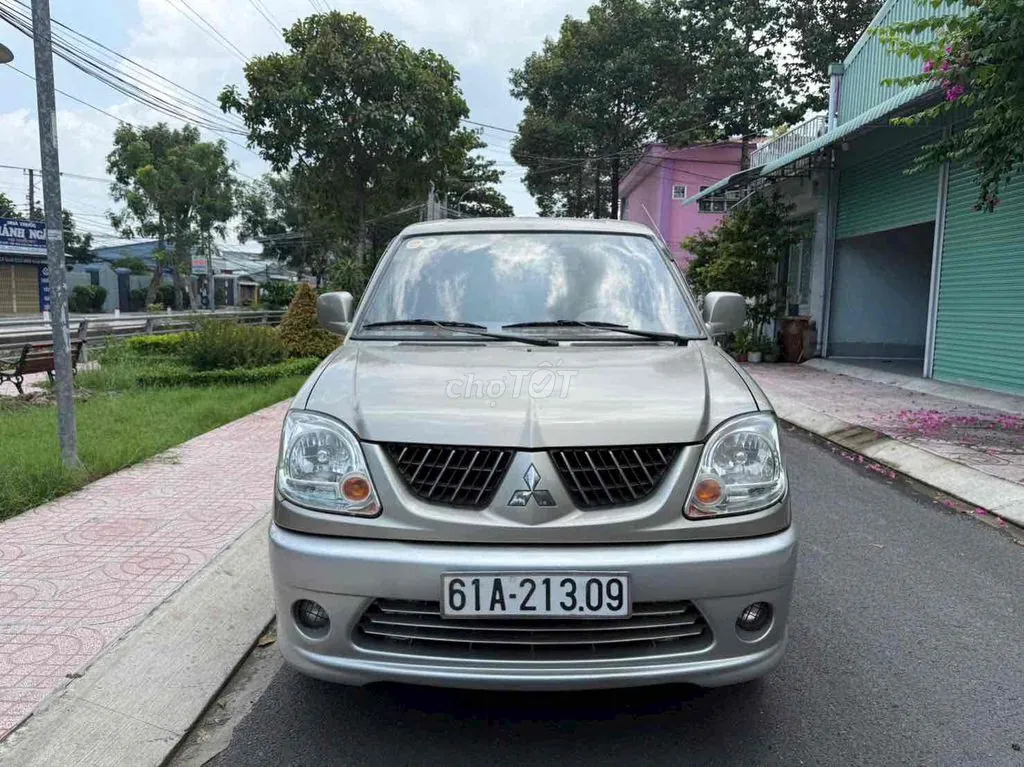 Mitsubishi Jolie