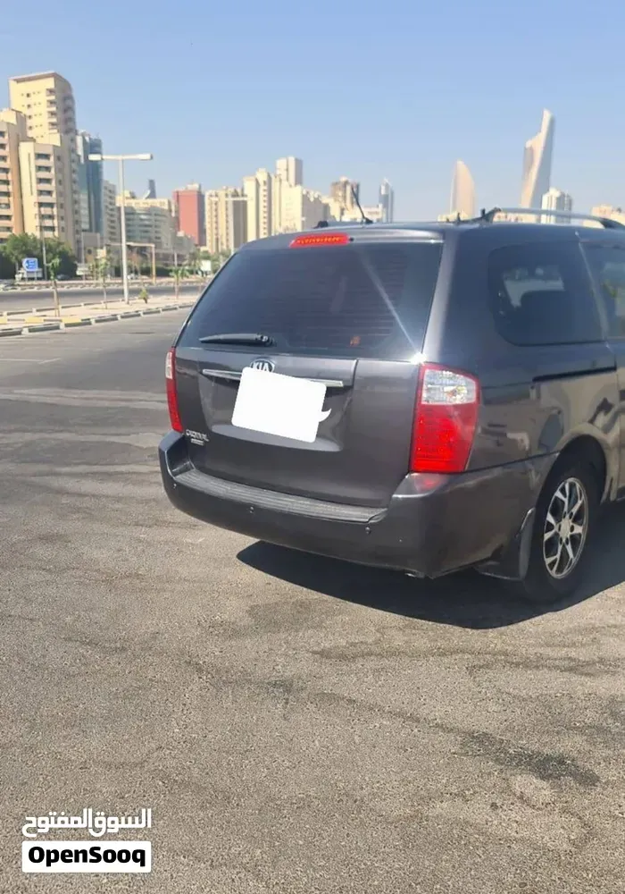 Kia Carnival 2014 photo 2