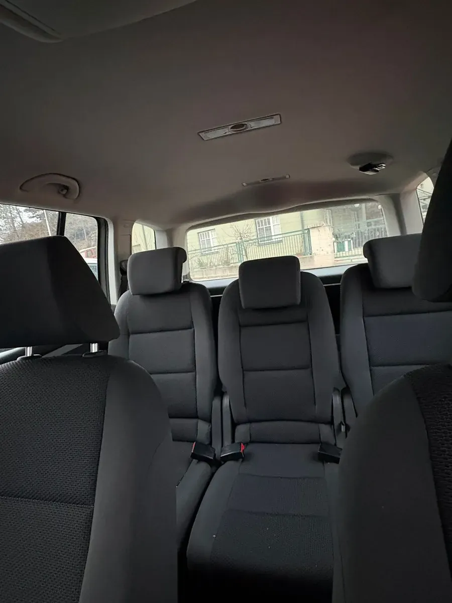 Volkswagen Touran 2011 photo 3