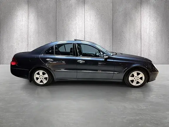 Mercedes-Benz E 220 2005 photo 4