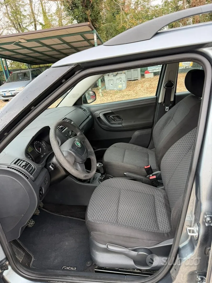 Skoda Fabia 2013 photo 5
