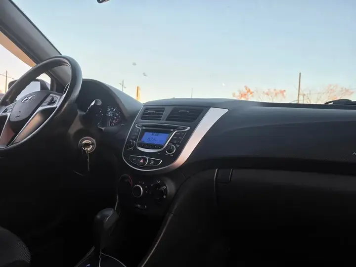 Hyundai Accent 2012 photo 5