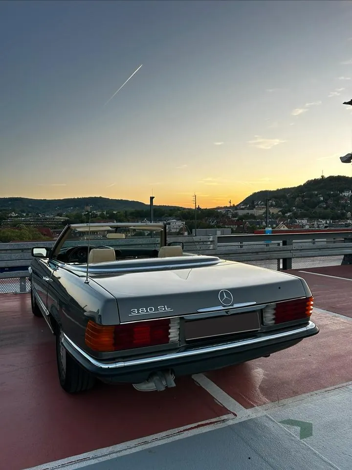 Mercedes-Benz R107