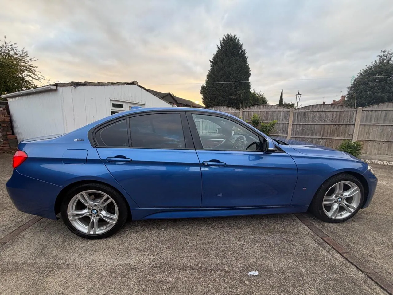 BMW 3 Series 2018 photo 4