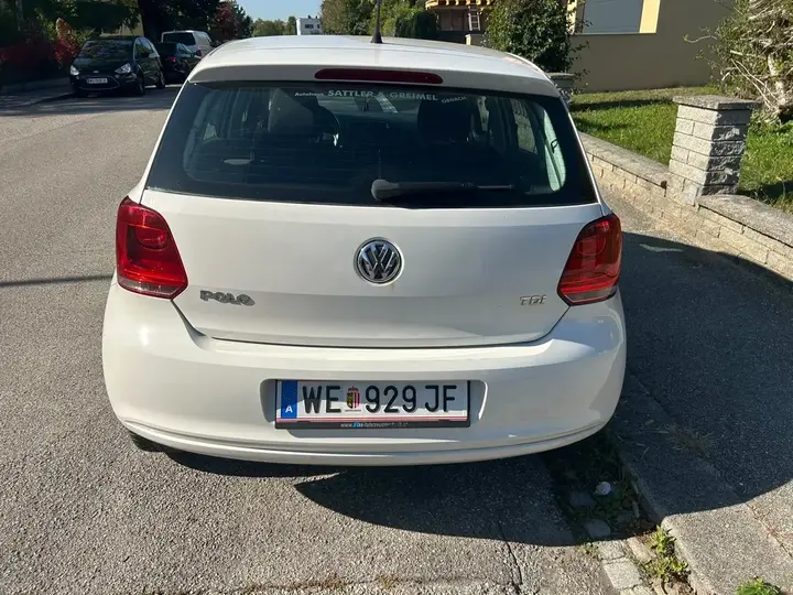 Volkswagen Polo 2010 photo 2