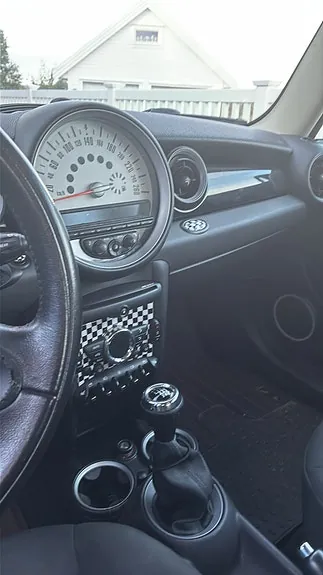 Mini Cooper 2011 photo 2