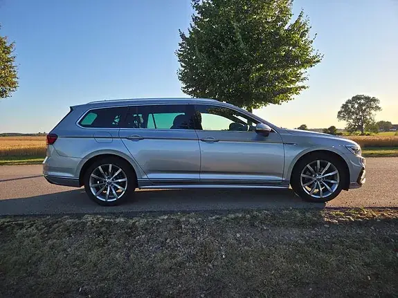 Volkswagen Passat 2022 photo 2