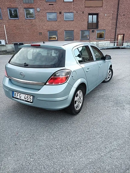 Opel Astra 2010 photo 4