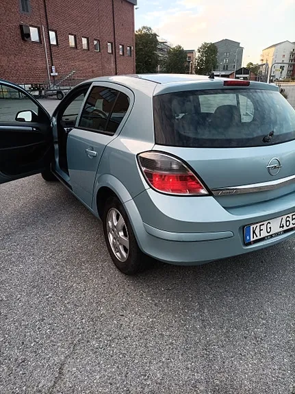 Opel Astra 2010 photo 3