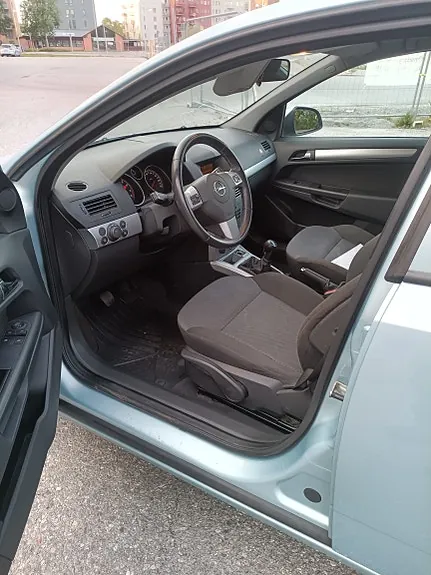 Opel Astra 2010 photo 5