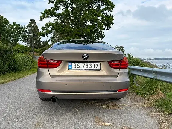 BMW 320I 2013 photo 3