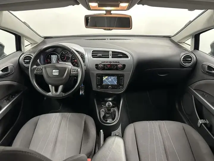 Seat Leon 2012 photo 2