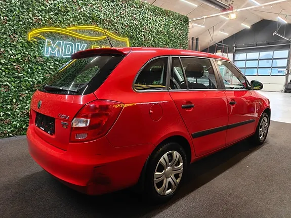 Skoda Fabia 2012 photo 4