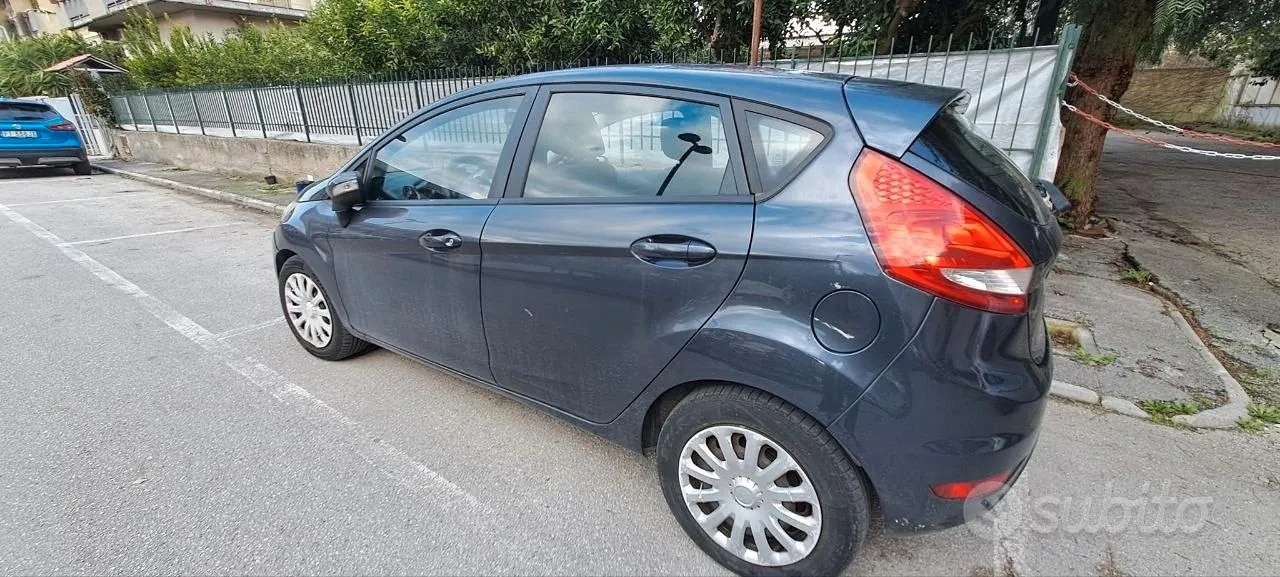 Ford Fiesta 2010 photo 3