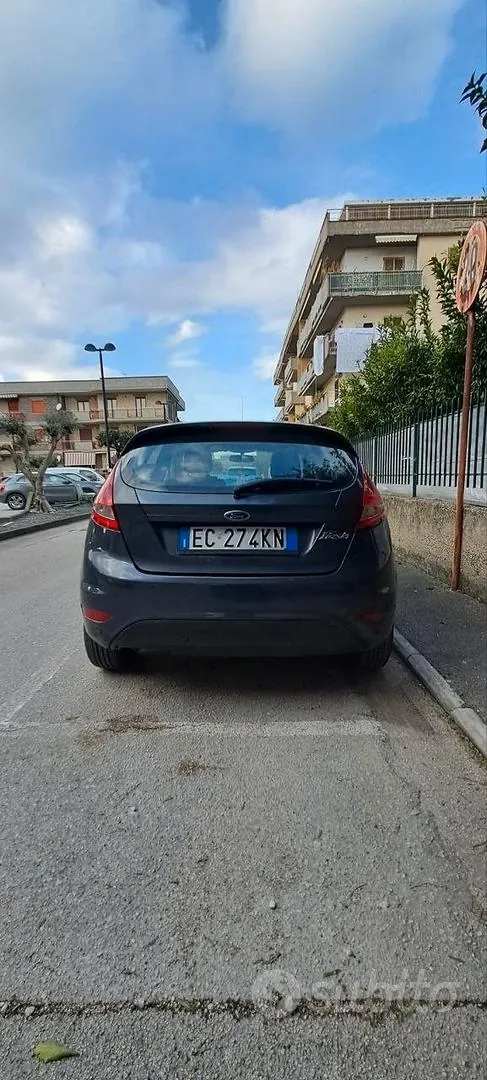 Ford Fiesta 2010 photo 2