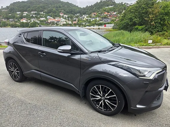 Toyota C-Hr 2019 photo 2