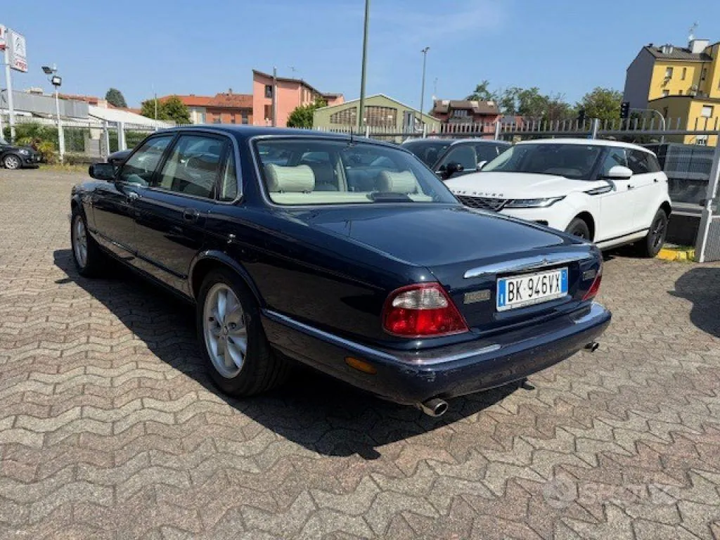 Jaguar Xj