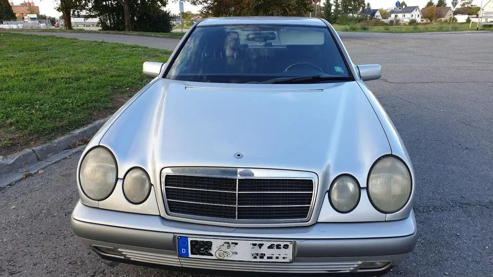 Mercedes-Benz E 220