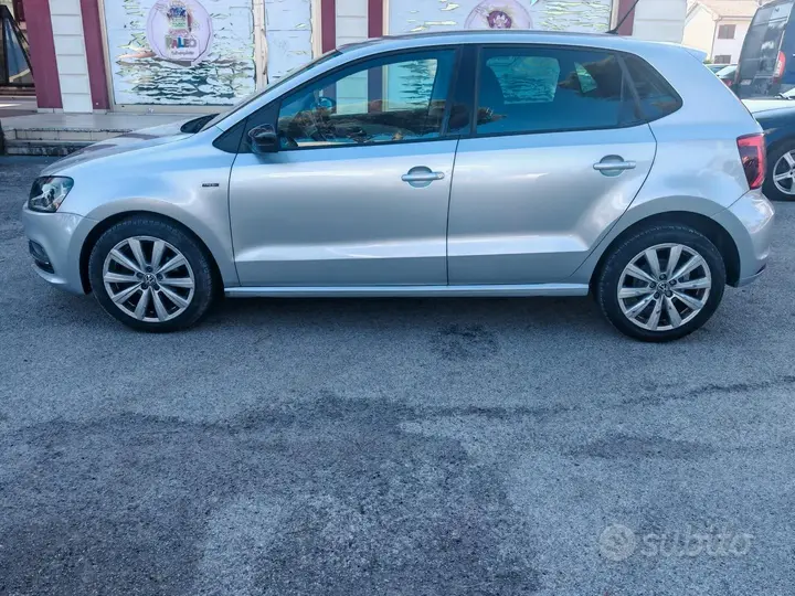 Volkswagen Polo 2015 photo 2