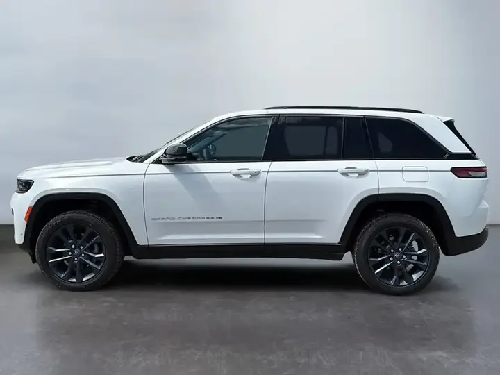 Jeep Grand Cherokee 2026 photo 3
