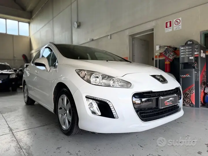 Peugeot 308 2013 photo 2