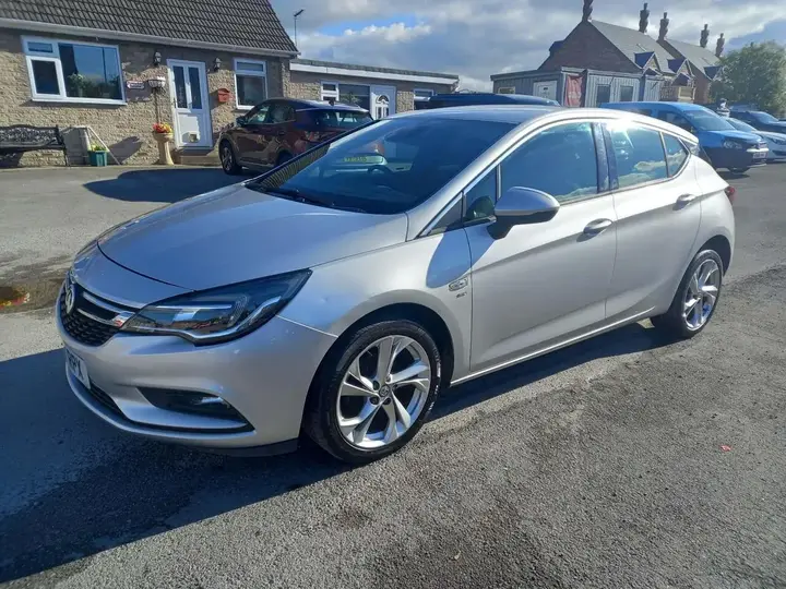 Vauxhall Astra 2017 photo 2