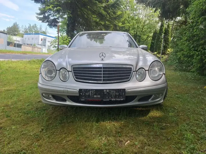 Mercedes-Benz E-Class 2004 photo 2
