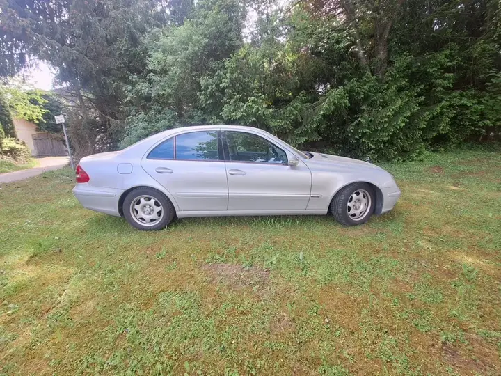 Mercedes-Benz E-Class 2004 photo 3