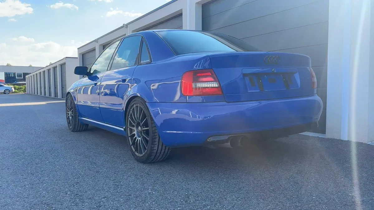 Audi A4 1995 photo 2