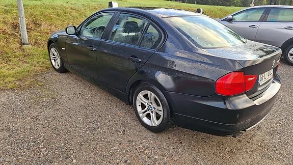 BMW 318D 2012 photo 2