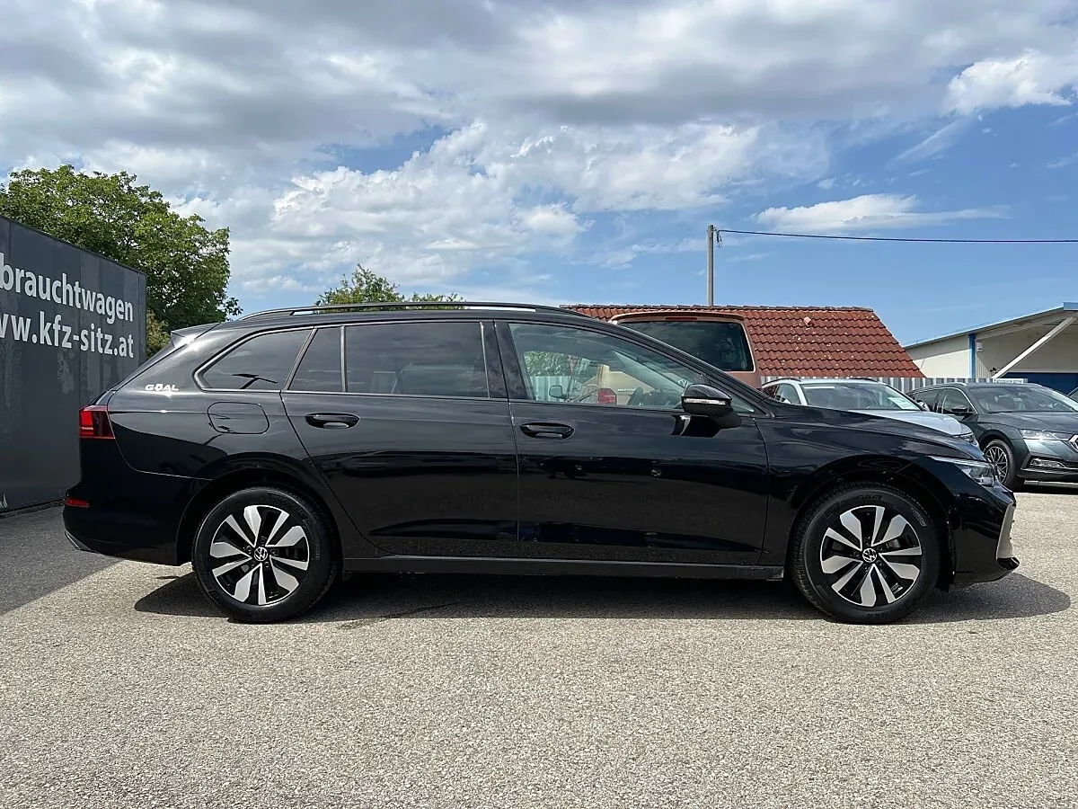 Volkswagen Golf 2025 photo 2