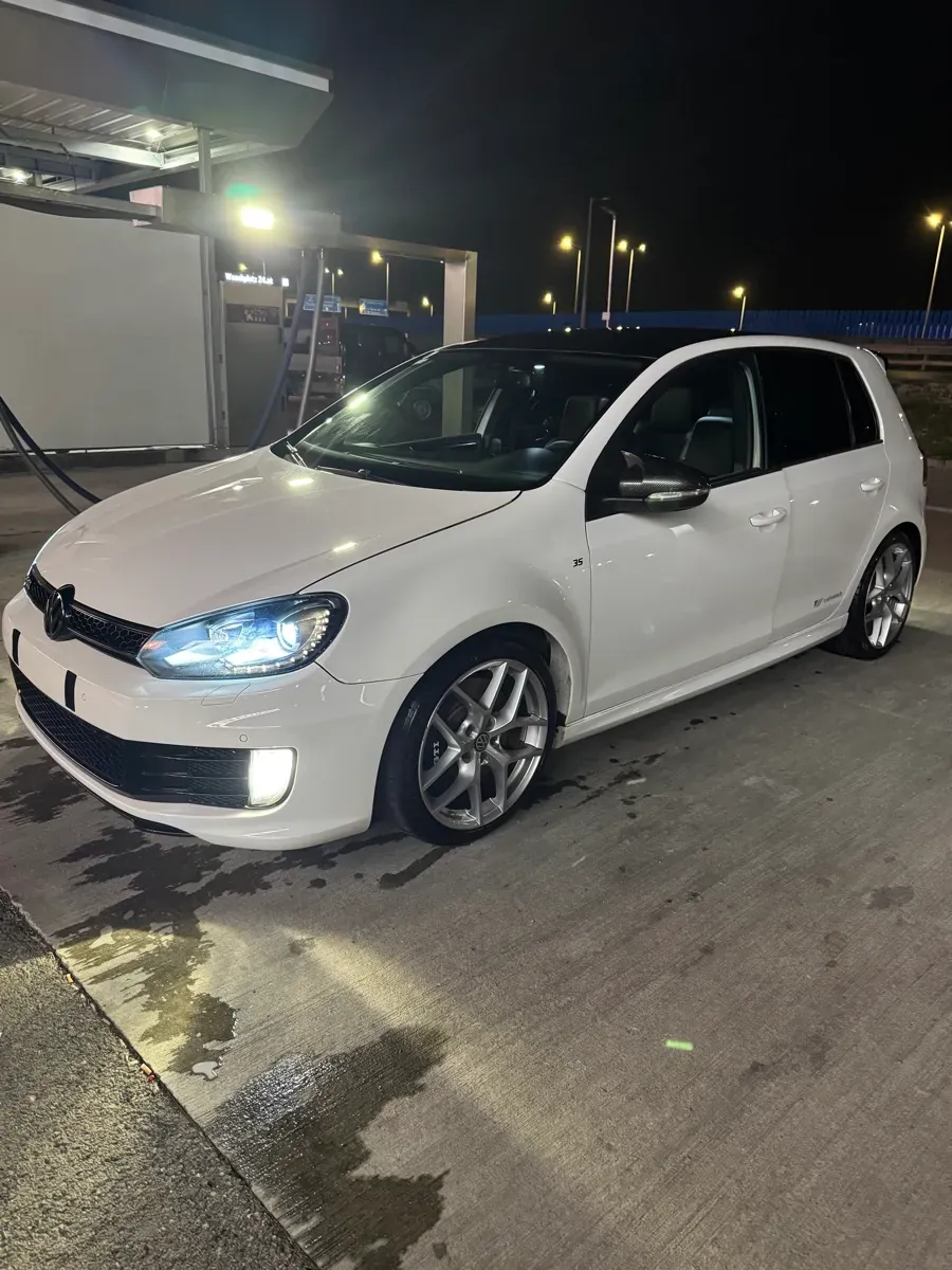 Volkswagen Golf 2011 photo 2